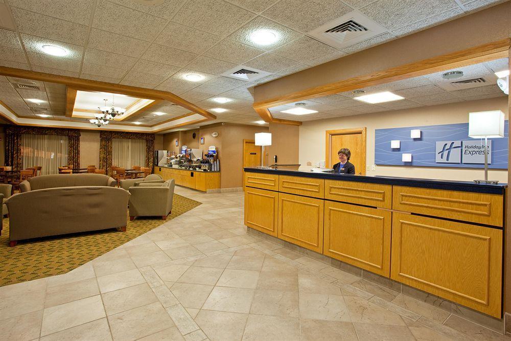 Holiday Inn Express & Suites Johnstown By Ihg Экстерьер фото