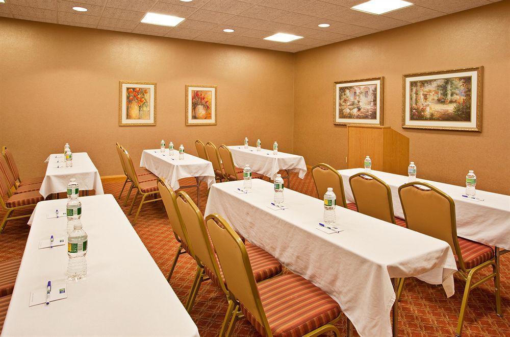 Holiday Inn Express & Suites Johnstown By Ihg Экстерьер фото