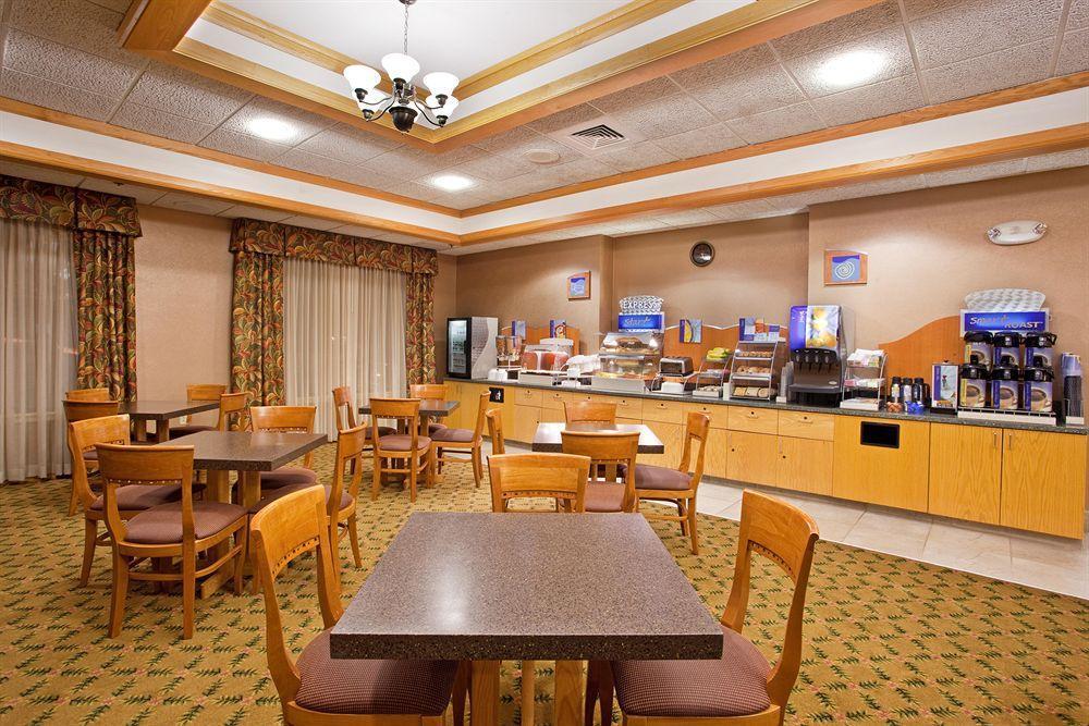 Holiday Inn Express & Suites Johnstown, An Ihg Hotel Экстерьер фото