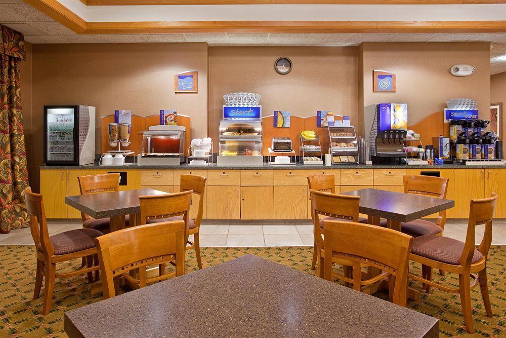 Holiday Inn Express & Suites Johnstown, An Ihg Hotel Экстерьер фото