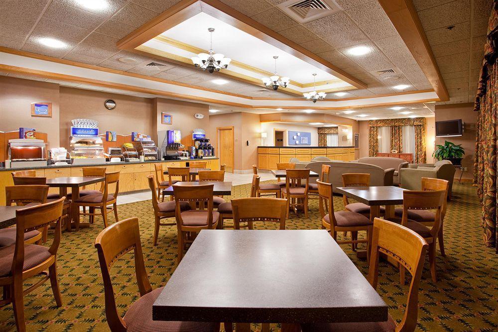 Holiday Inn Express & Suites Johnstown By Ihg Экстерьер фото