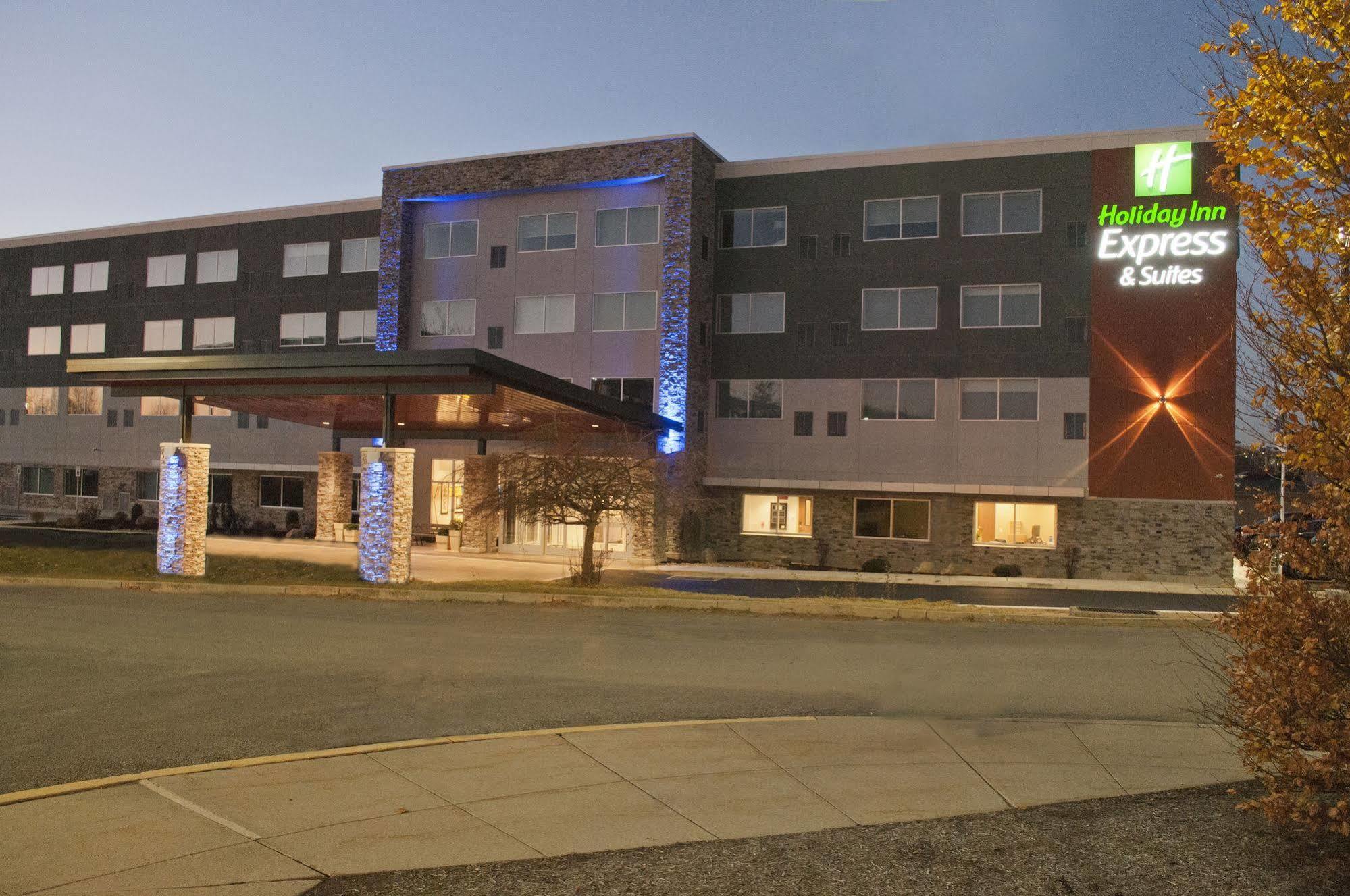 Holiday Inn Express & Suites Johnstown By Ihg Экстерьер фото