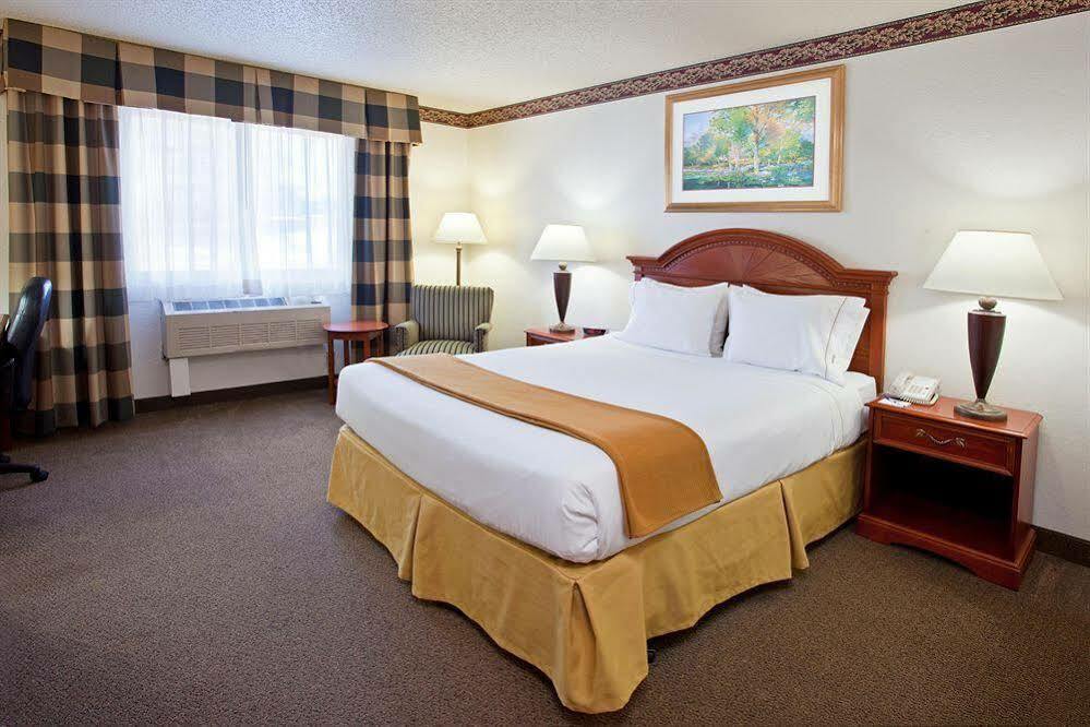 Holiday Inn Express & Suites Johnstown, An Ihg Hotel Экстерьер фото