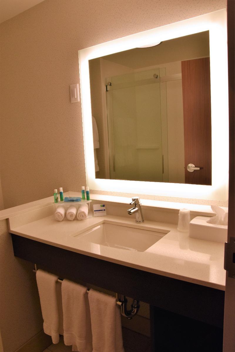 Holiday Inn Express & Suites Johnstown By Ihg Экстерьер фото